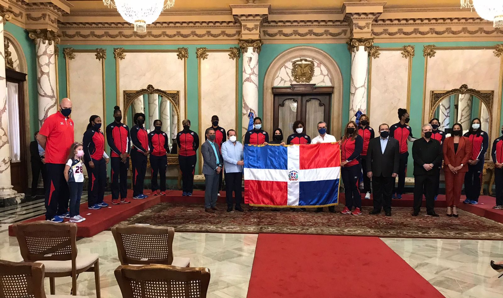 Abinader bids farewell to the Queens of the Caribbean before leaving for Italy
