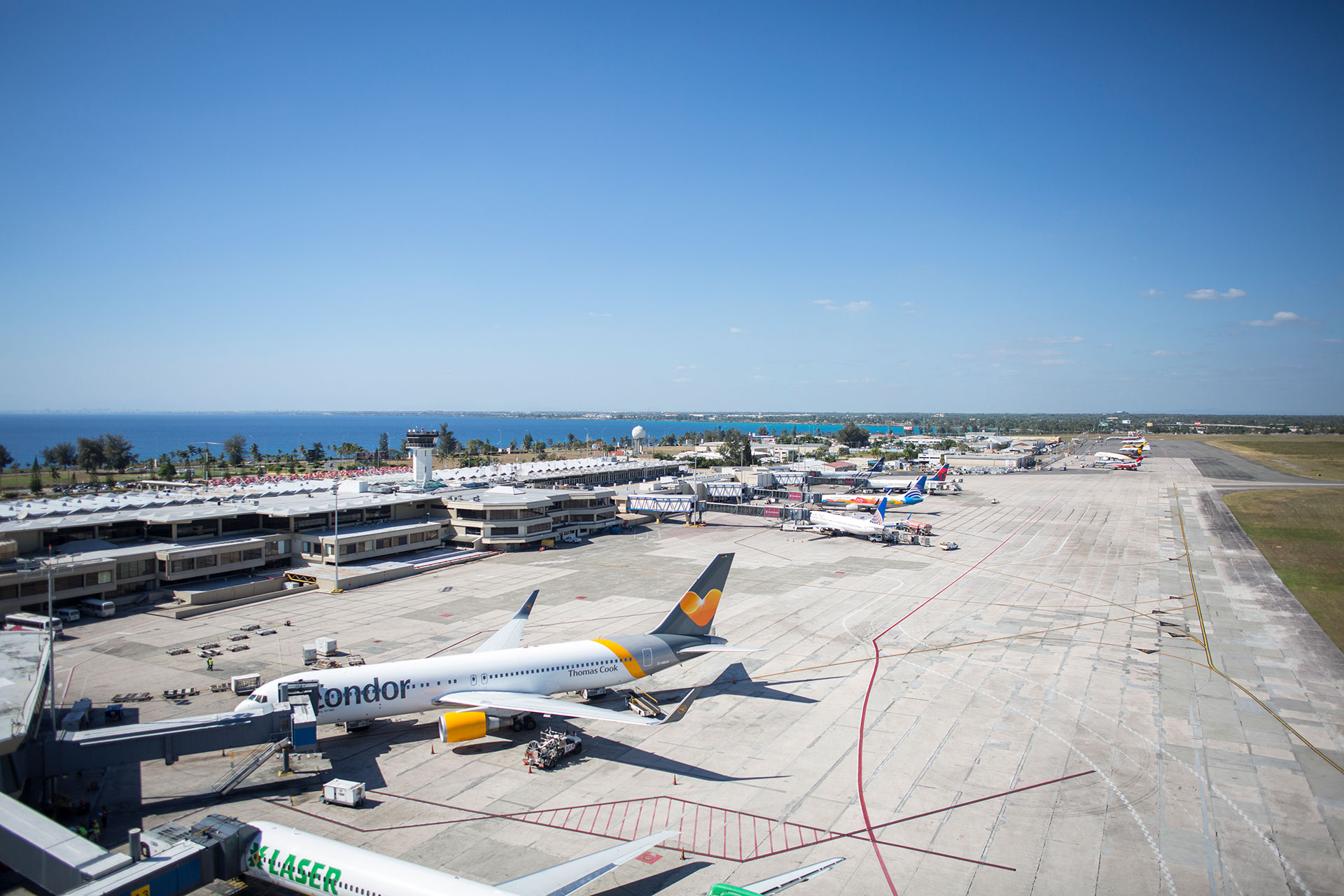 Dominican airports handled more than 800 thousand passengers in May