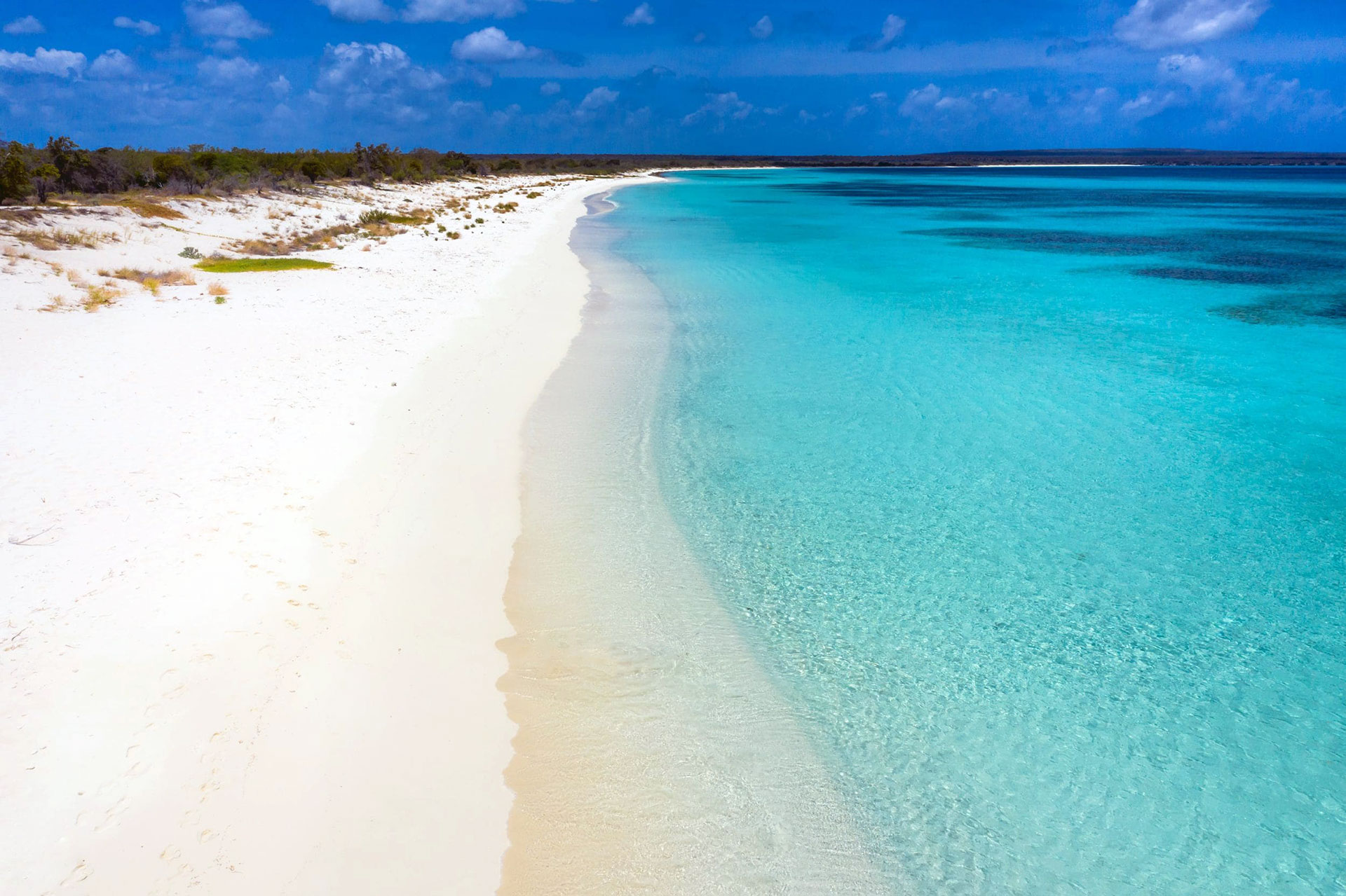 Bahía de Las Águilas Beach