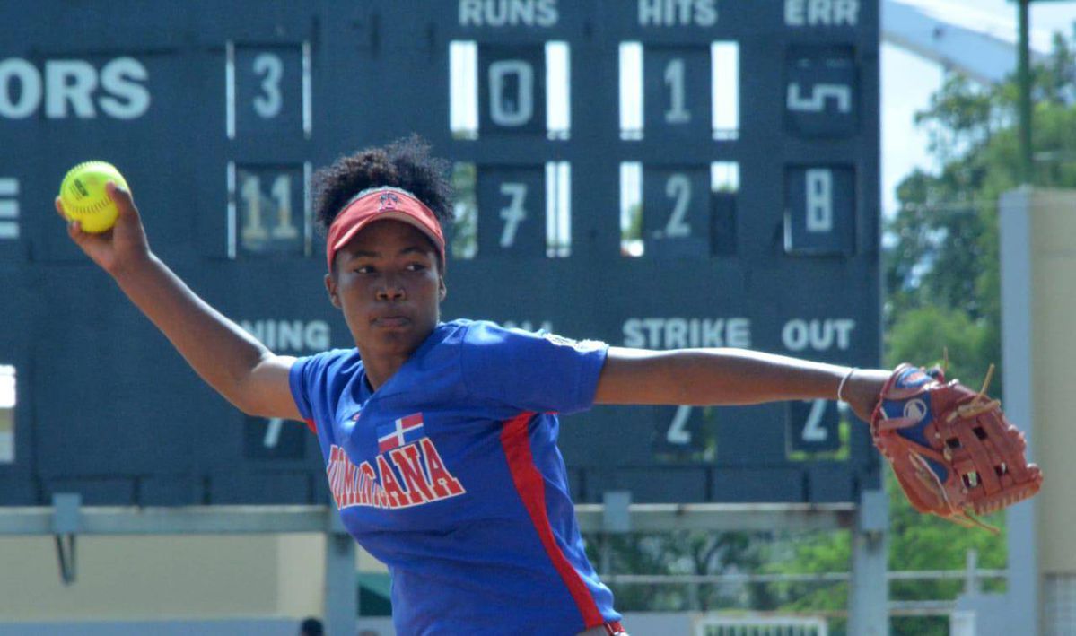 Dominican softball beats Texas team twice; Dominican holds on for three quarters