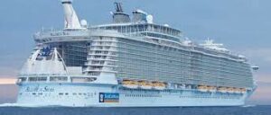 Puerto Plata receives the world's largest cruise ship