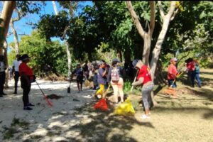 Brigadistas Cleaning up Cayo Levantado